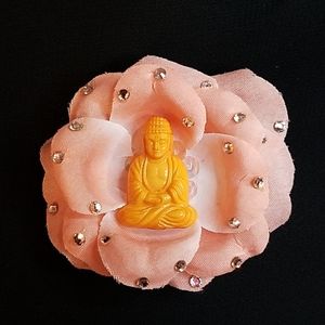 Tarina Tarantino peach Buddha flower hair clip
